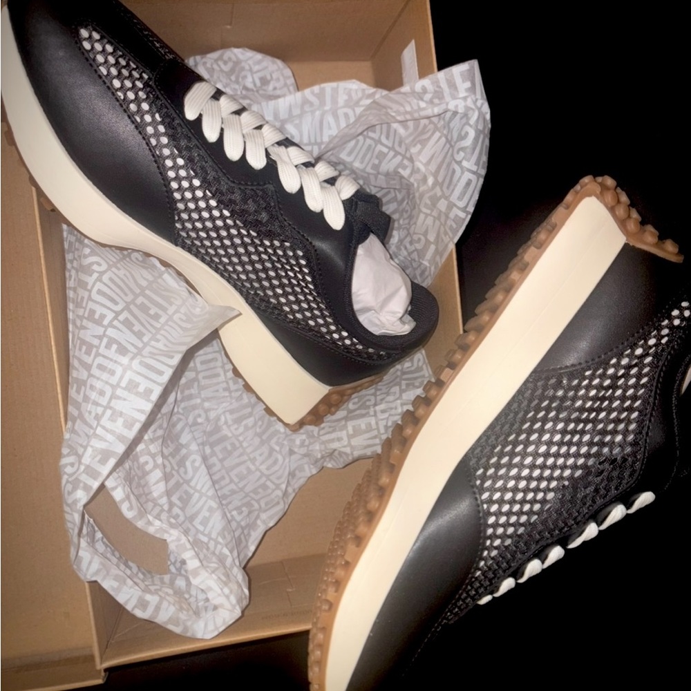 Steve Madden Tan Shoe Box